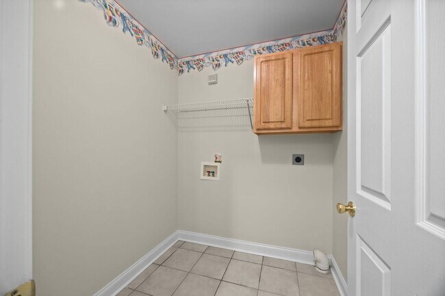 Building Photo - Highly desirable St Andrews subdiv. 3 bed,...