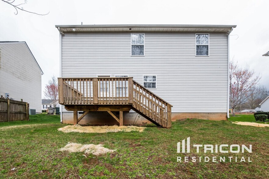 Building Photo - 2457 Terra Dr