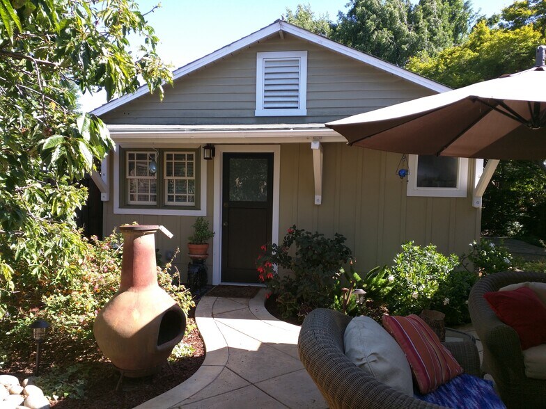 Building Photo - 470 Atlanta Ave (Front house)