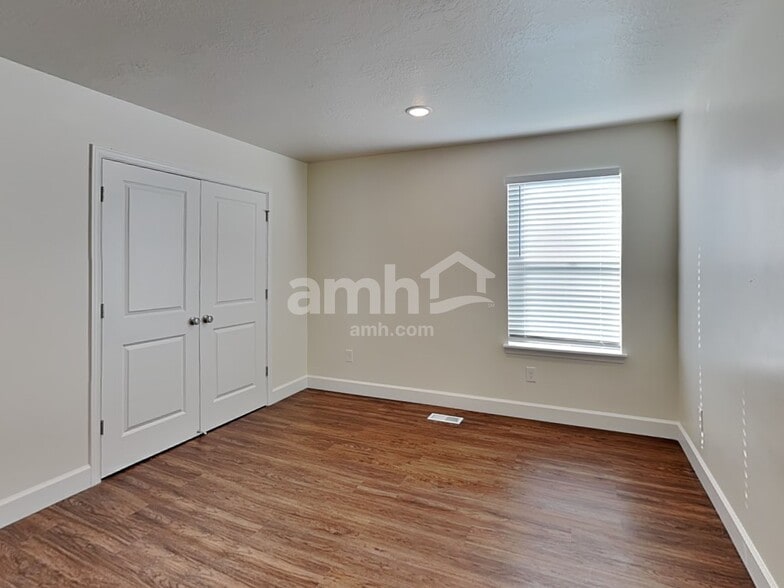 Building Photo - 2294 E Buckskin Way