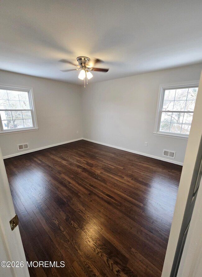 Building Photo - 240 Mill Creek Dr