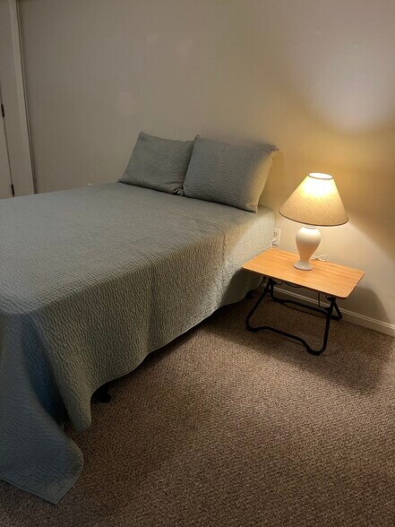 Building Photo - 504 E St NE