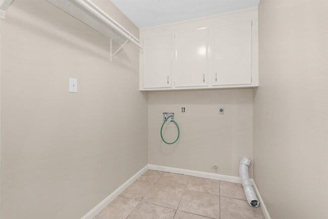 Building Photo - 3127 Wagon Trail Dr