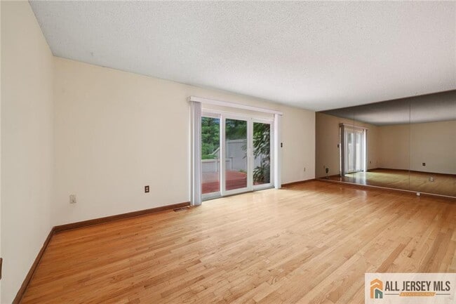 Building Photo - 153 Thoreau Dr