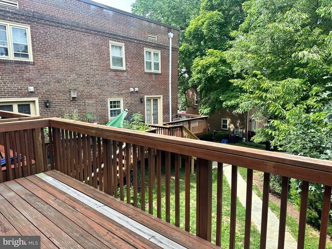 Building Photo - 4847 Chevy Chase Dr