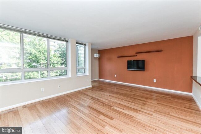 Building Photo - 350 G St SW