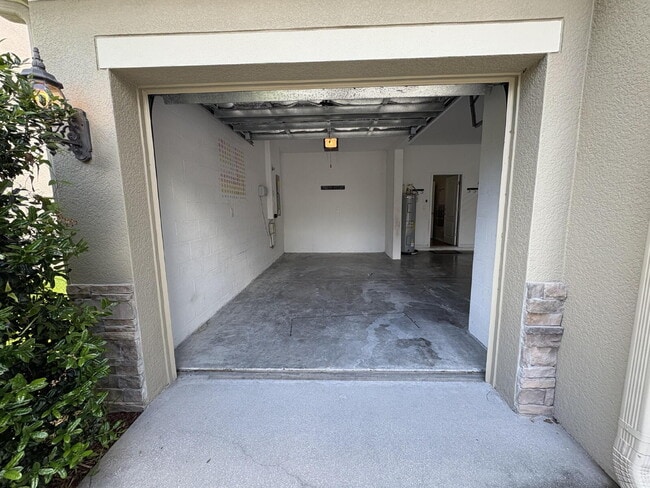 Building Photo - Spacious 5-Bedroom Pool Home with Putting ...