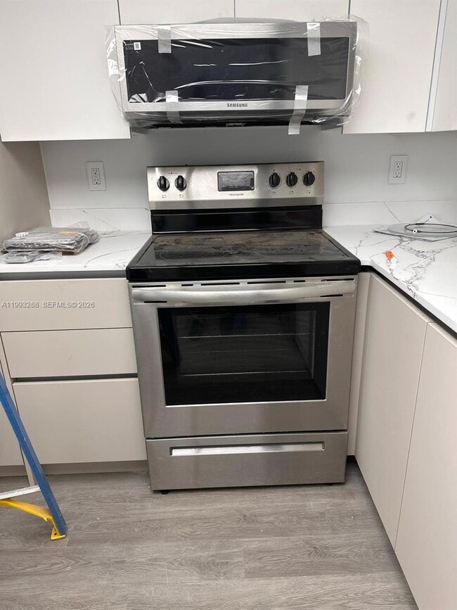 Building Photo - 400 Kings Point Dr