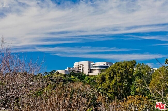 Building Photo - 201 Tavistock Ave