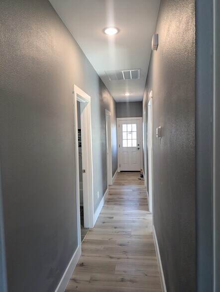 Building Photo - 401 E Wilson Ave