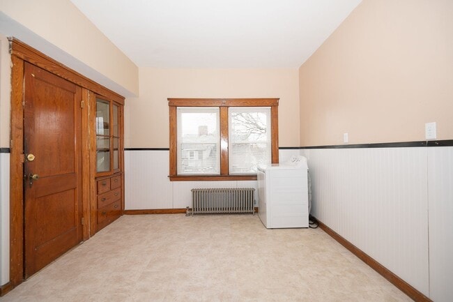 Building Photo - Convenient Location & Updated Amenities!