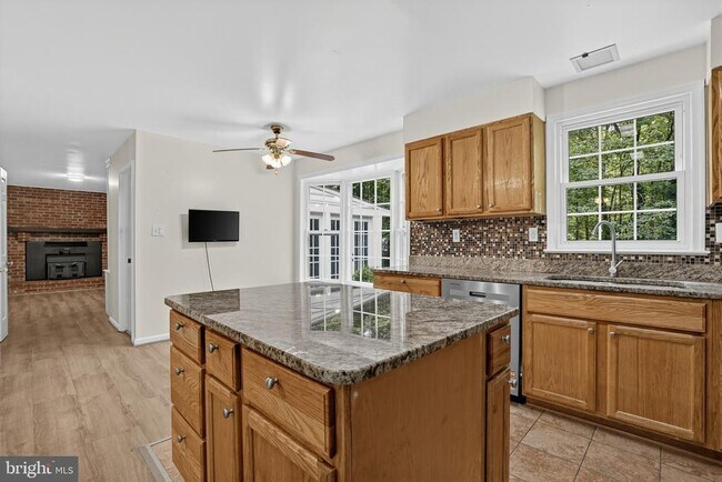 Building Photo - 6401 Wolf Run Hunt Ct