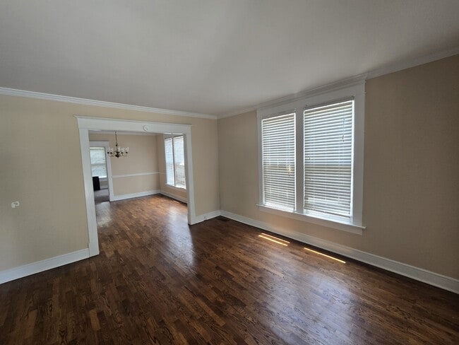 Building Photo - 614 N Military Ave
