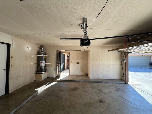 Building Photo - 8609 Lyn River Ct