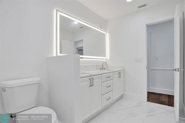 Building Photo - 161 SW 75th Ave