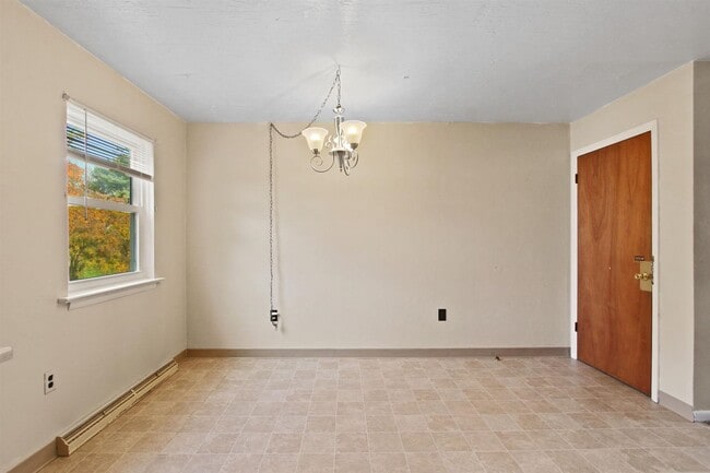 Building Photo - Bright 2BR Townhome in Dallastown School District!