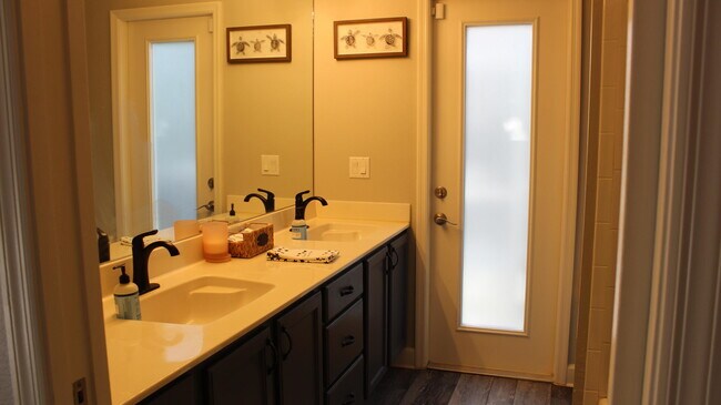 Building Photo - 132 Cambridge Ct