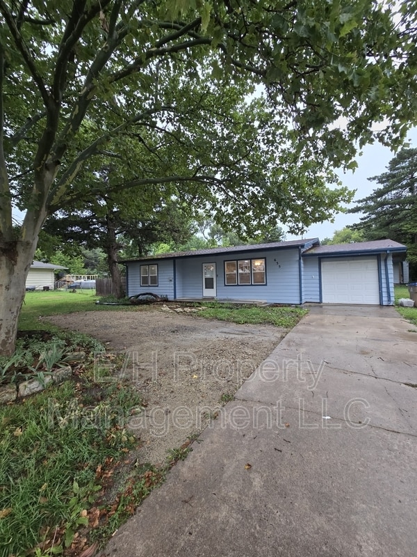 Building Photo - 635 N Andover Rd