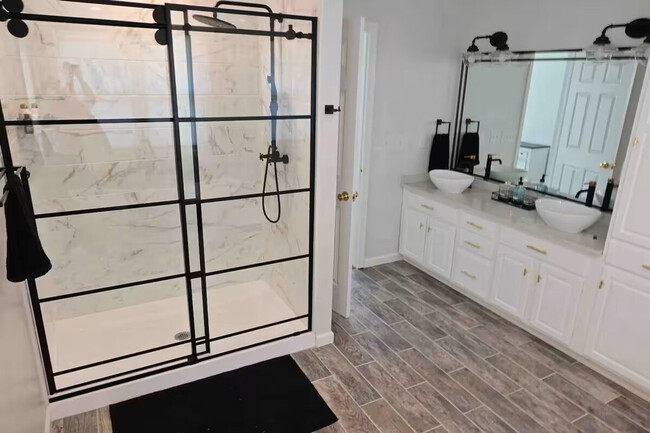 Building Photo - 184 Ruggles Rd