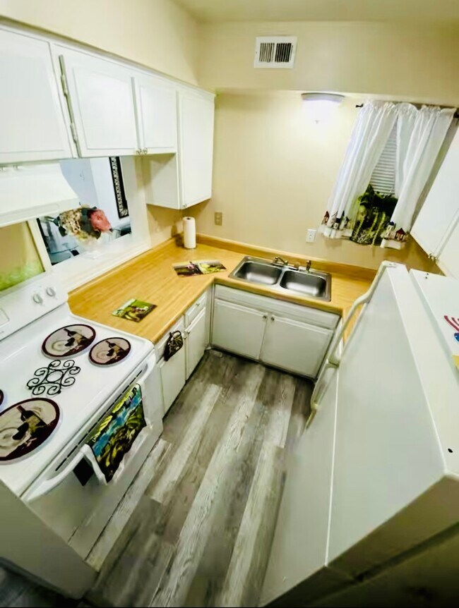 Building Photo - 7900 Westheimer Rd