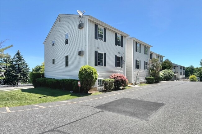 Building Photo - 18 Lexington Hills Rd