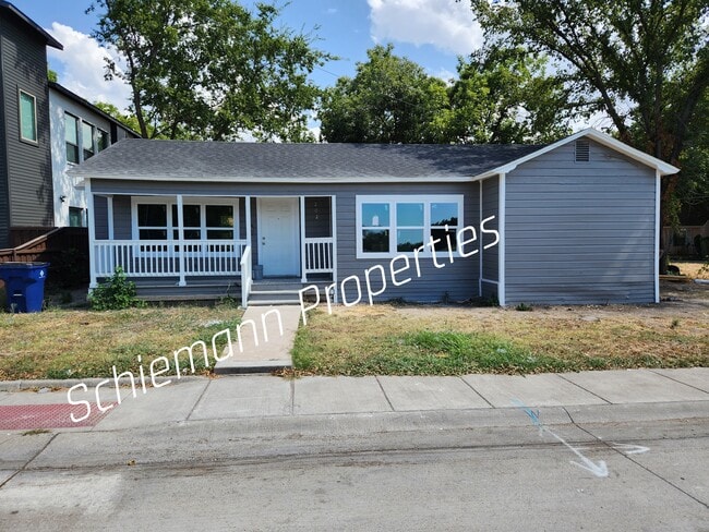 Primary Photo - 202 N Getzendaner St