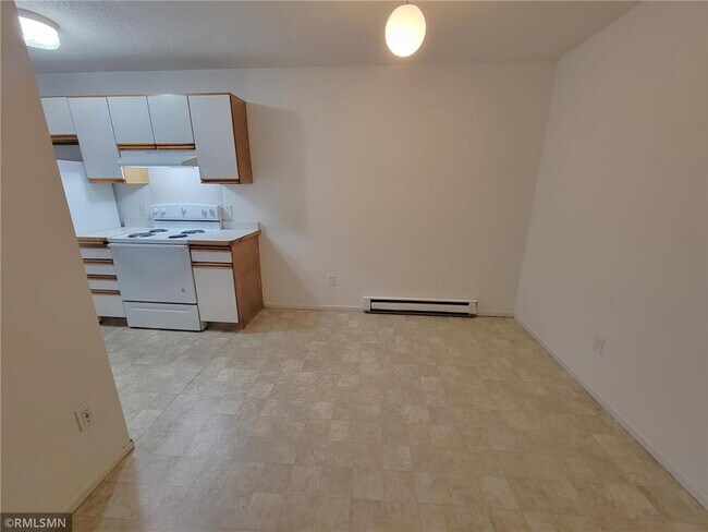 Building Photo - 530 Spring St