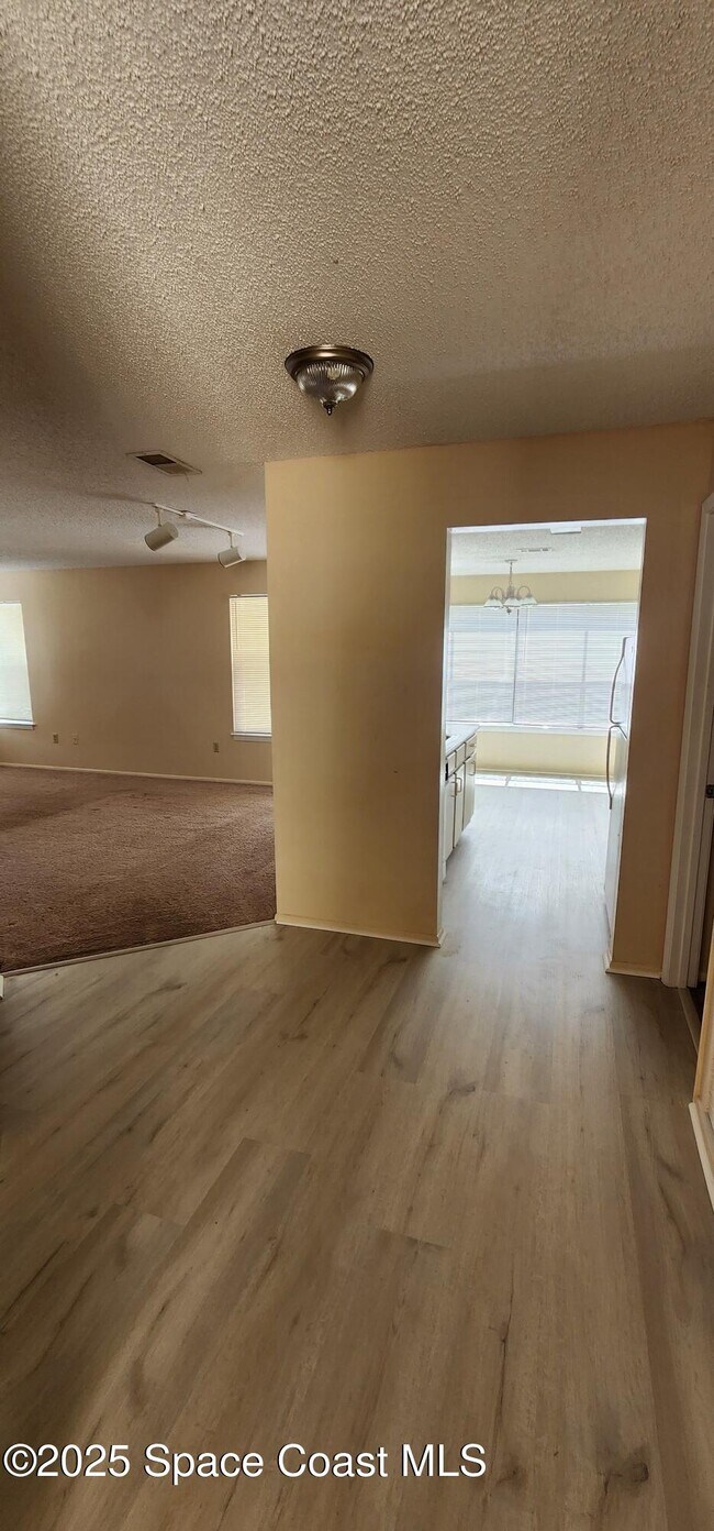 Building Photo - 225 S Tropical Trail