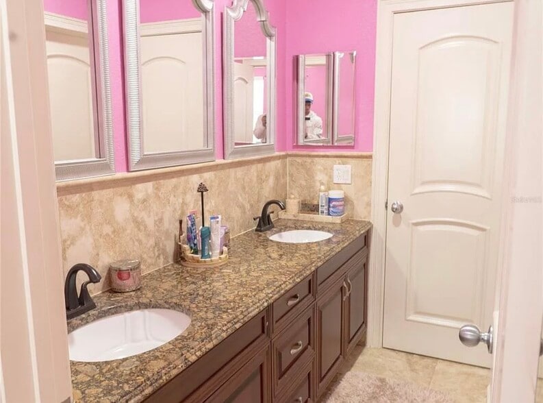 Room 4 bathroom - 1304 Ocoee Apopka Rd
