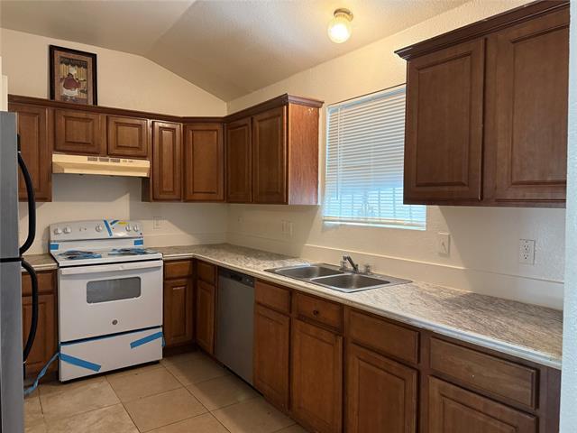Building Photo - 216 Creek Cove Dr