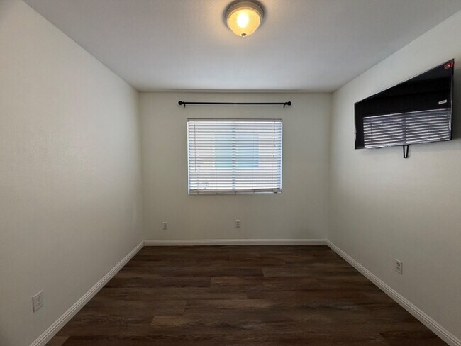 Building Photo - SINGLE-STORY HOME | GATED COMMUNITY | FLEXIBLE FURNISHING OPTIONS I 4 Bedroom Home with Private B...