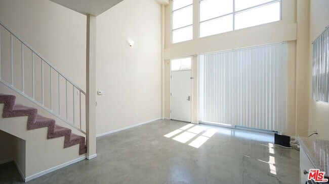 Primary Photo - 922 W 23rd St