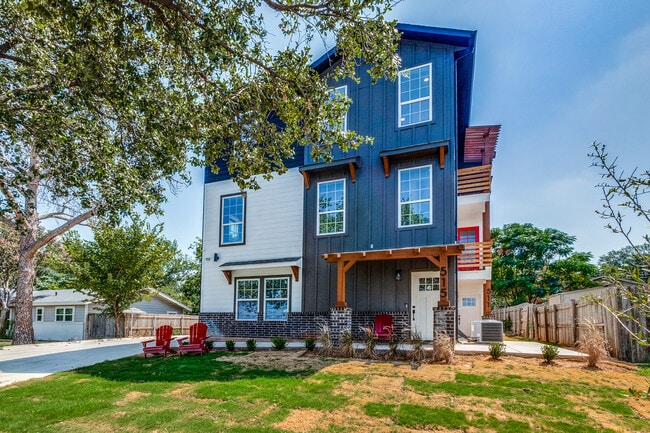 Building Photo - 511 N Davis Dr
