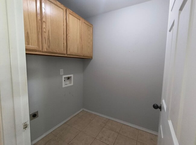 Building Photo - Beautiful 3 bedroom and 2 bath in a Quiet Cul-de-Sac in the Bluffs!