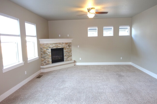 Building Photo - 3-Bedroom Home in Very Private Quiet Setting