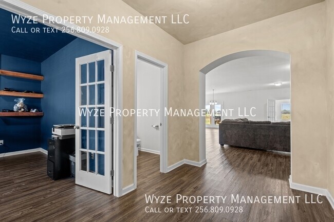 Building Photo - 283 Shubert Dr