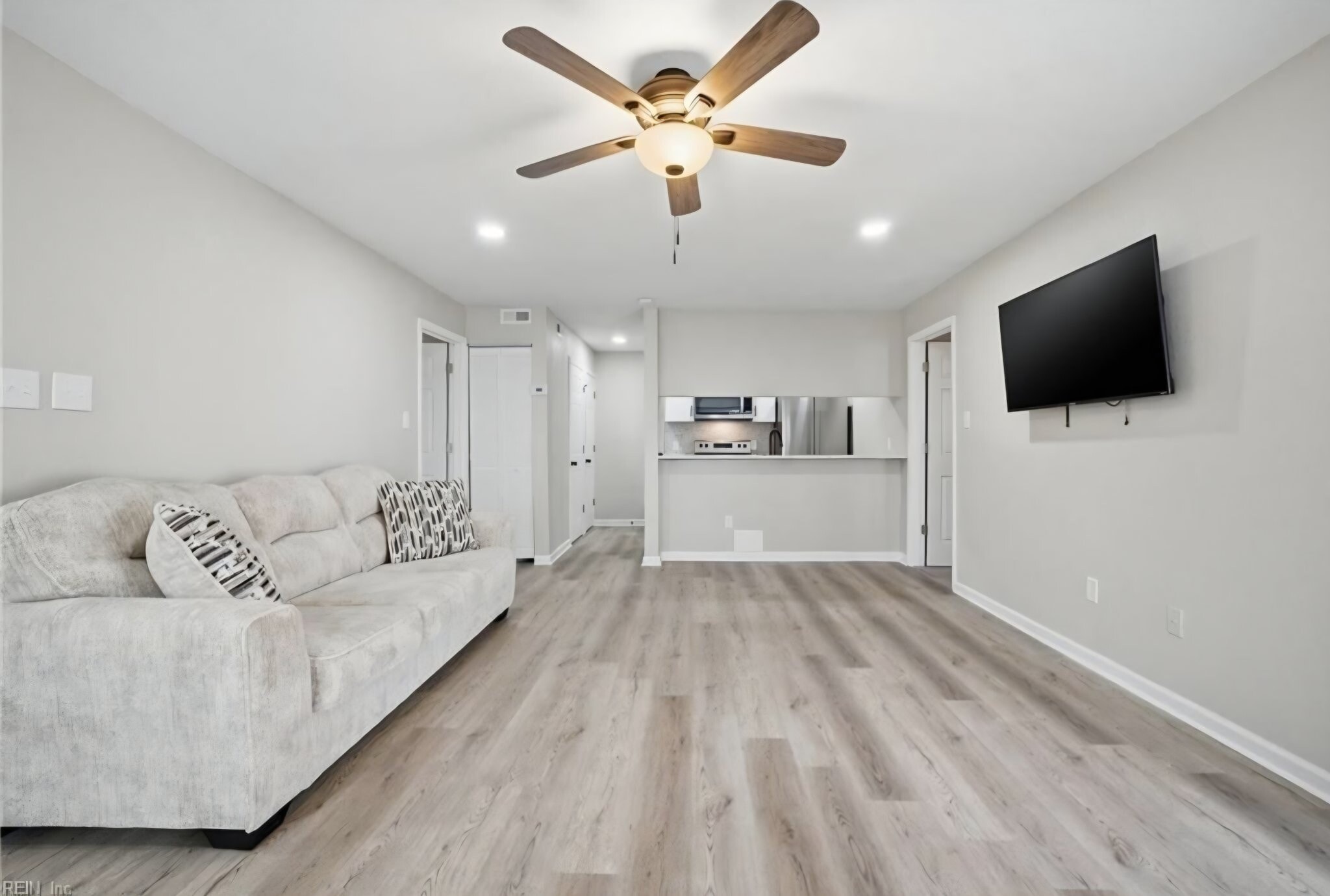 Building Photo - 513 Peak Ct