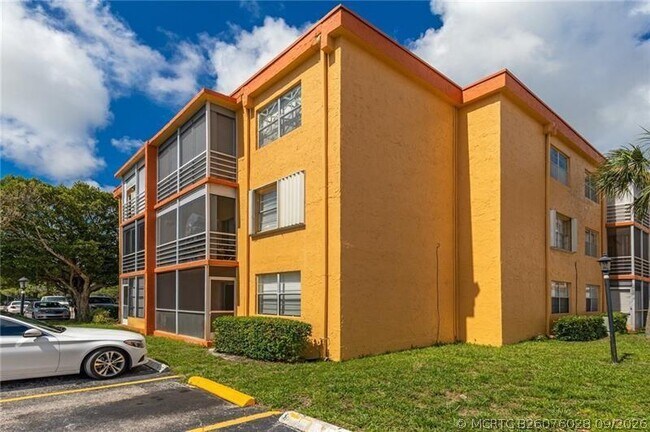 Building Photo - 4324 NW 9th Ave