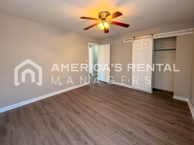 Building Photo - Updated Home for Rent in Birmingham, AL - Just minutes from Oxmoor Road!