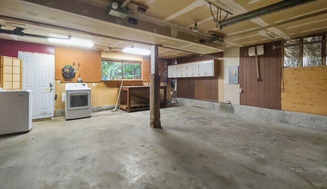 Building Photo - Charming Home with Serene Garden Retreat