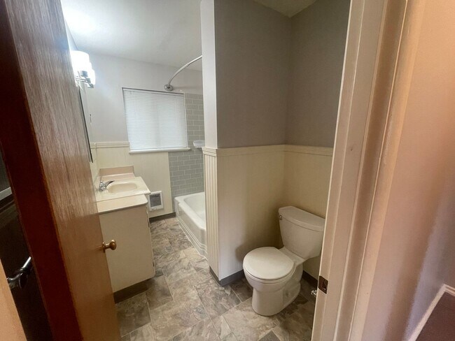 Building Photo - Charming Forest Grove 2BR Home – Great Wal...