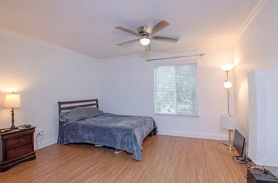 Building Photo - 2909 Huntington Blvd