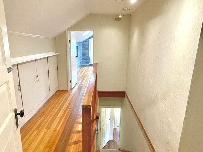 Building Photo - Gorgeous Rose City Park 4 bed Craftsman