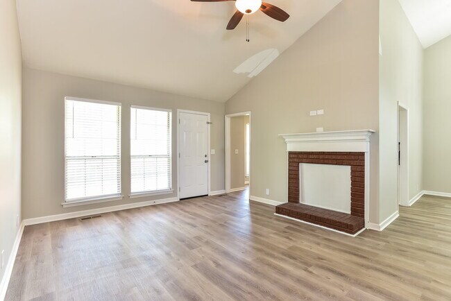 Building Photo - 6009 Legend Dr