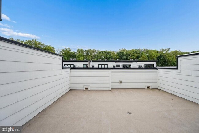 Building Photo - 11344 Emerald Park Rd