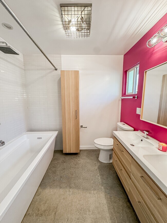 Building Photo - 3809 Floral Dr