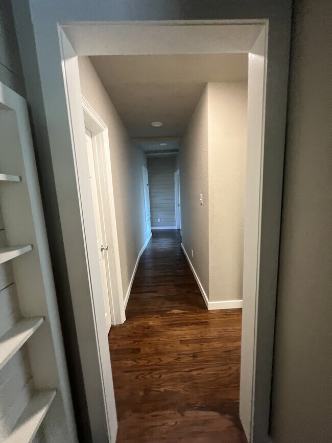 Building Photo - 300 W Dexter Dr