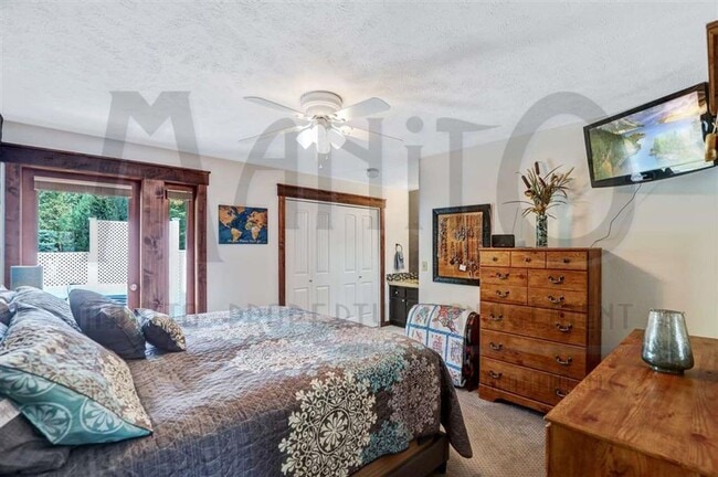 Building Photo - Spacious South Hill Rancher