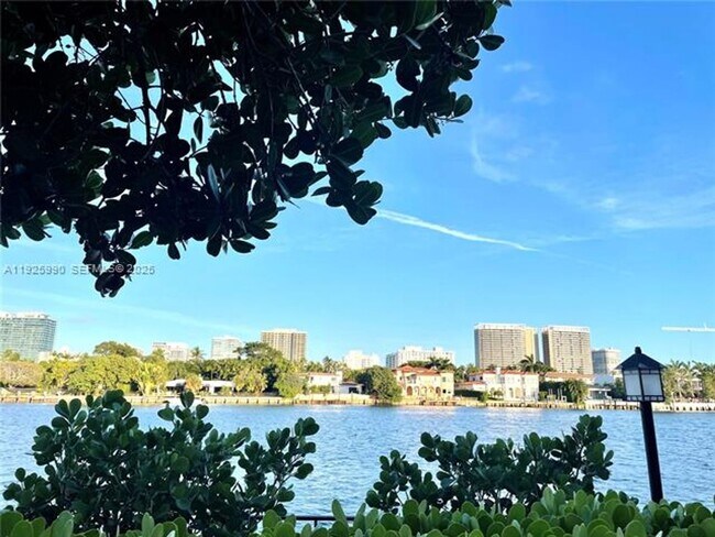 Building Photo - 10101 E Bay Harbor Dr