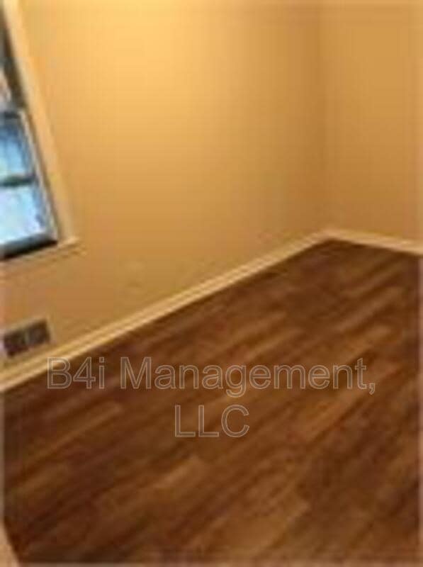 Building Photo - 1422 Lincoln Rd